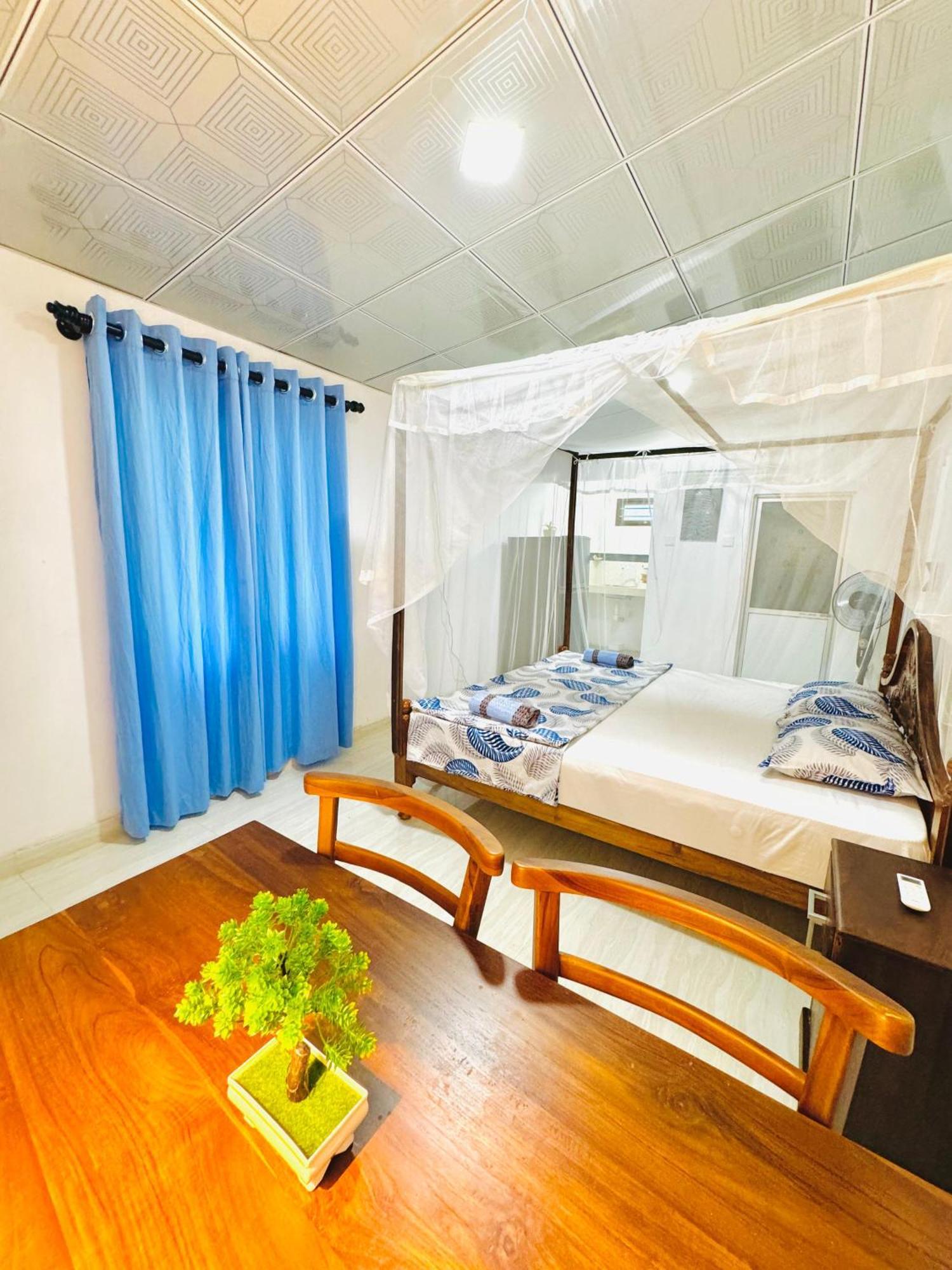 Nethmi & Restaurant Homestay *