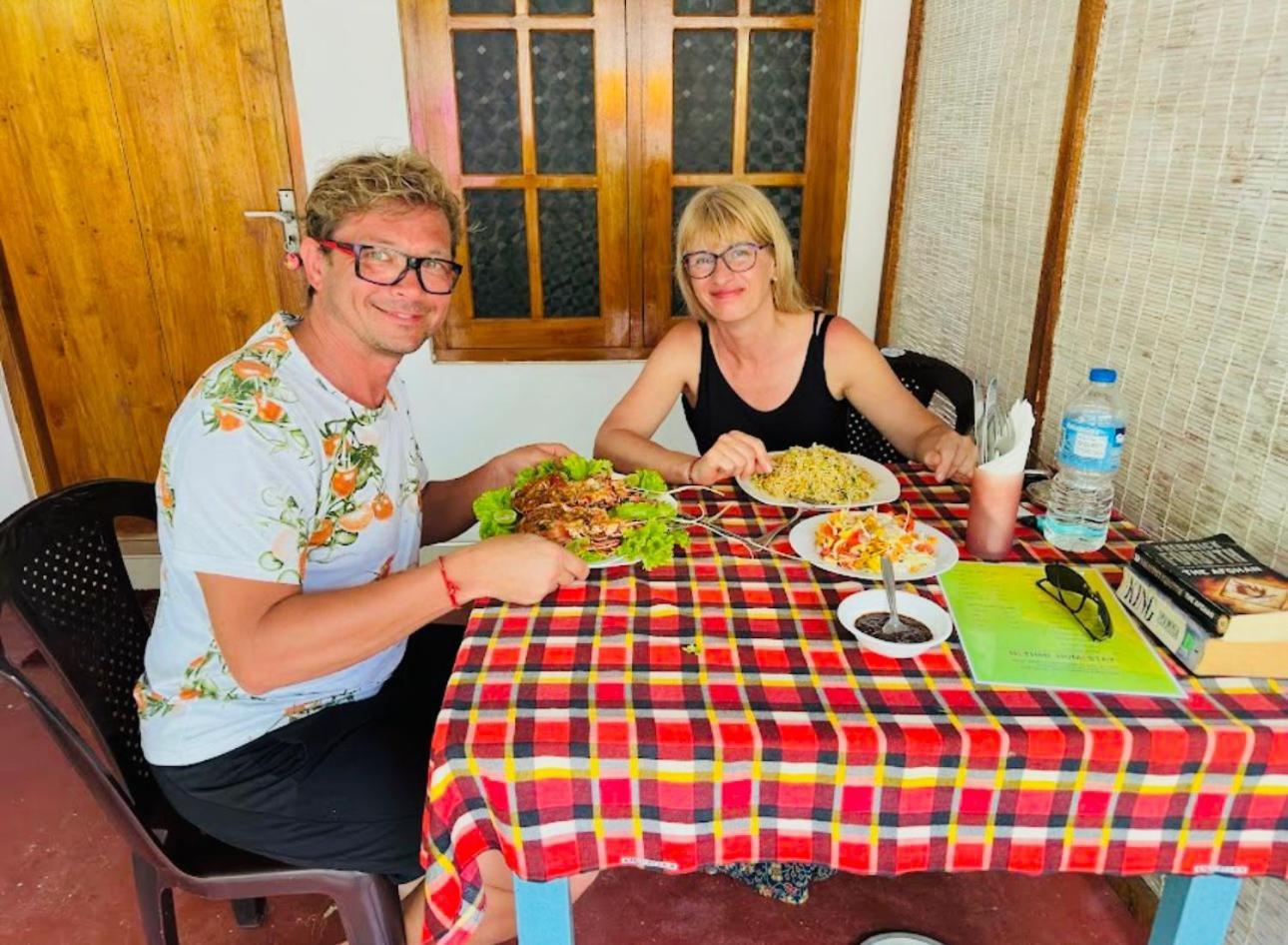 Nethmi & Restaurant Homestay *