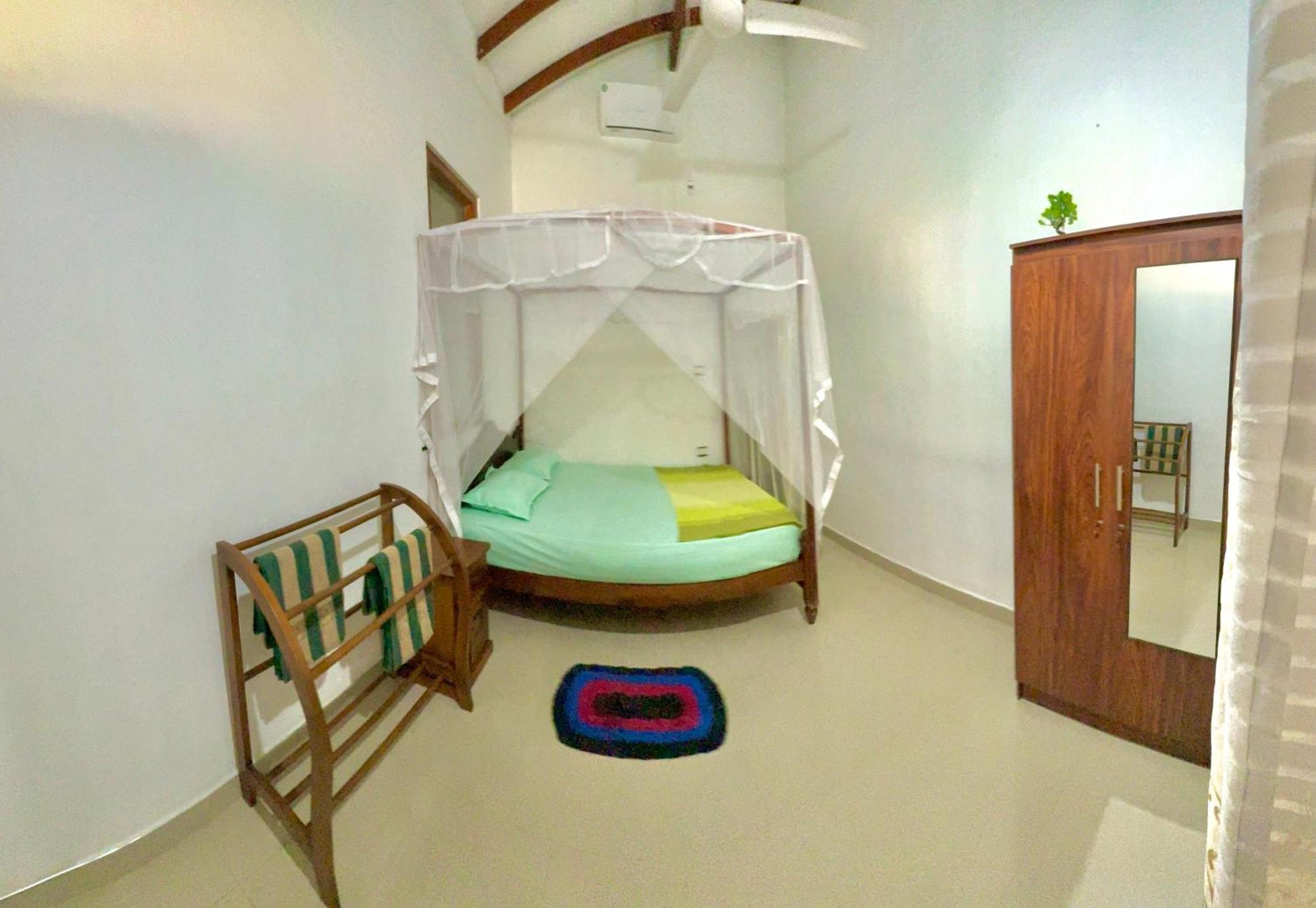 Nethmi & Restaurant Homestay *