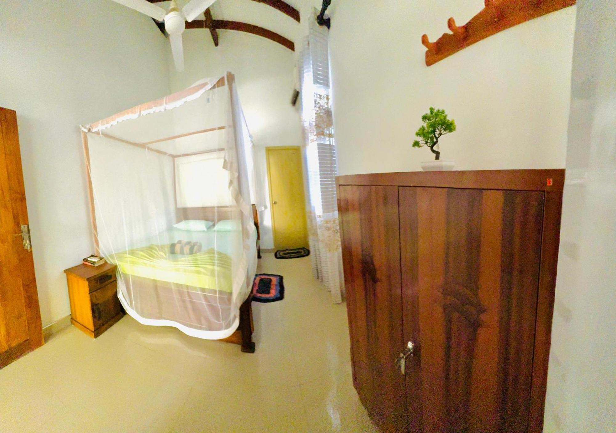Nethmi & Restaurant Homestay