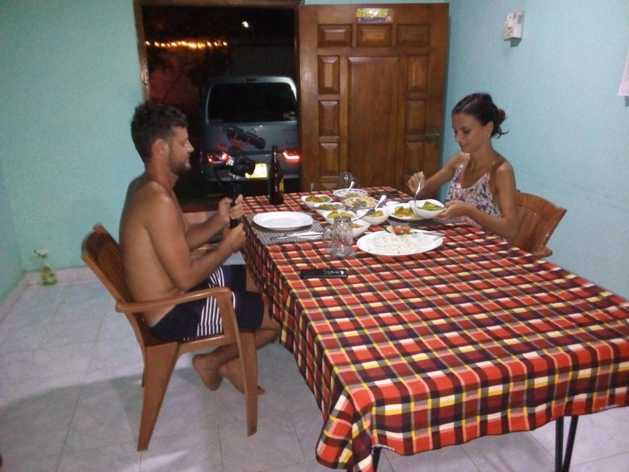 Nethmi & Restaurant Homestay *